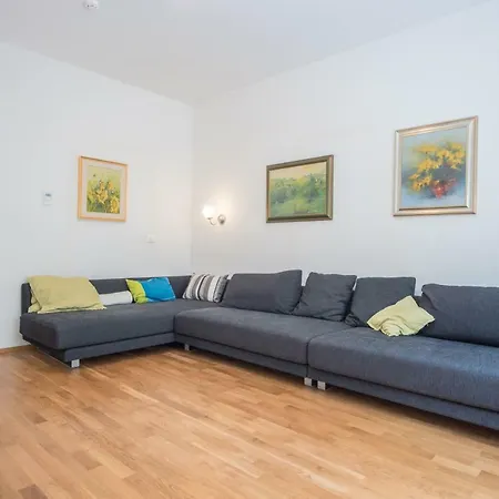 Luxury Central Apartment